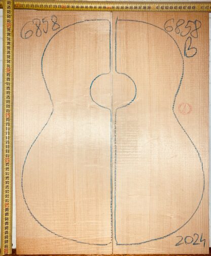Guitar classical No.6858 Top