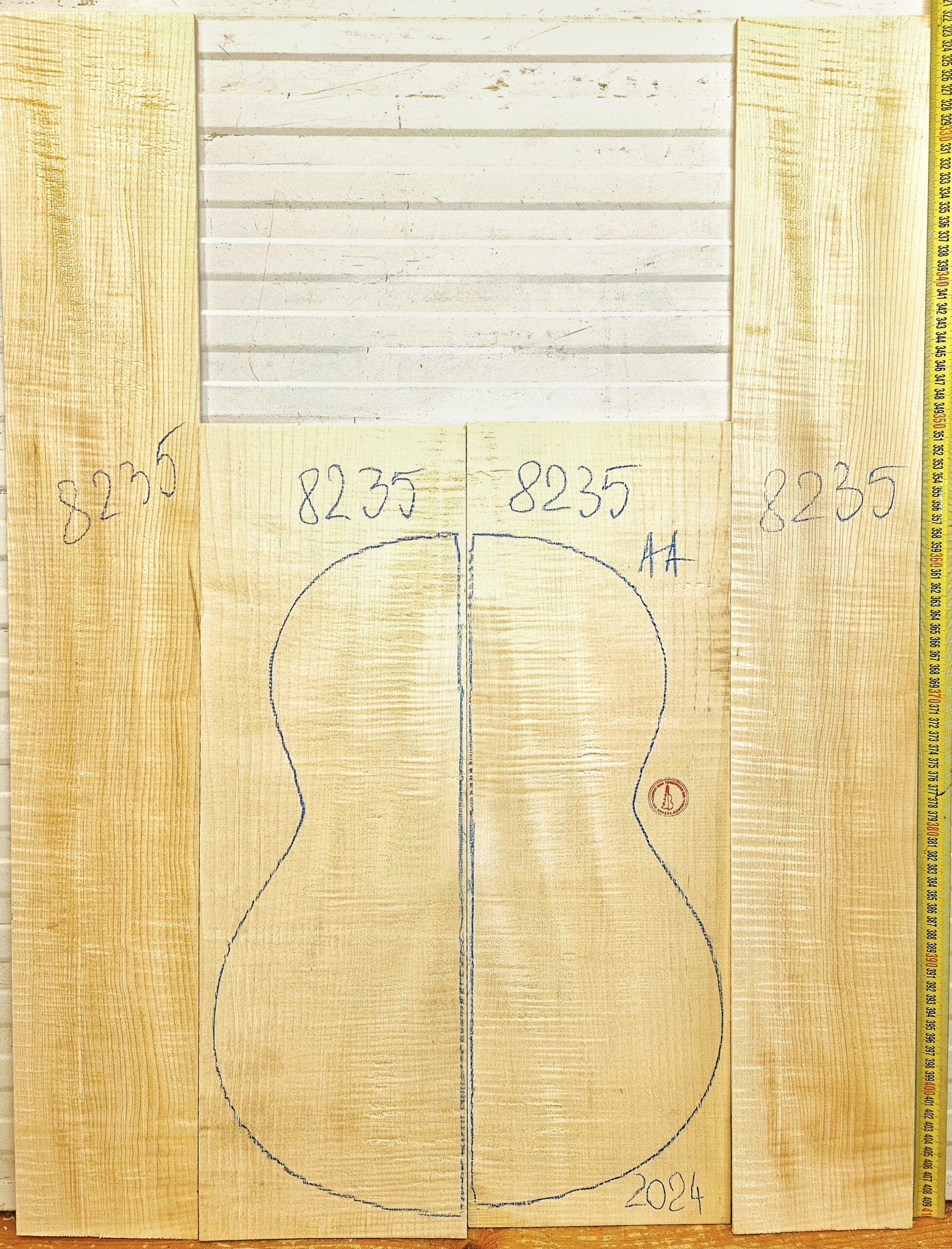 Guitar western No.8234 Back and Sides