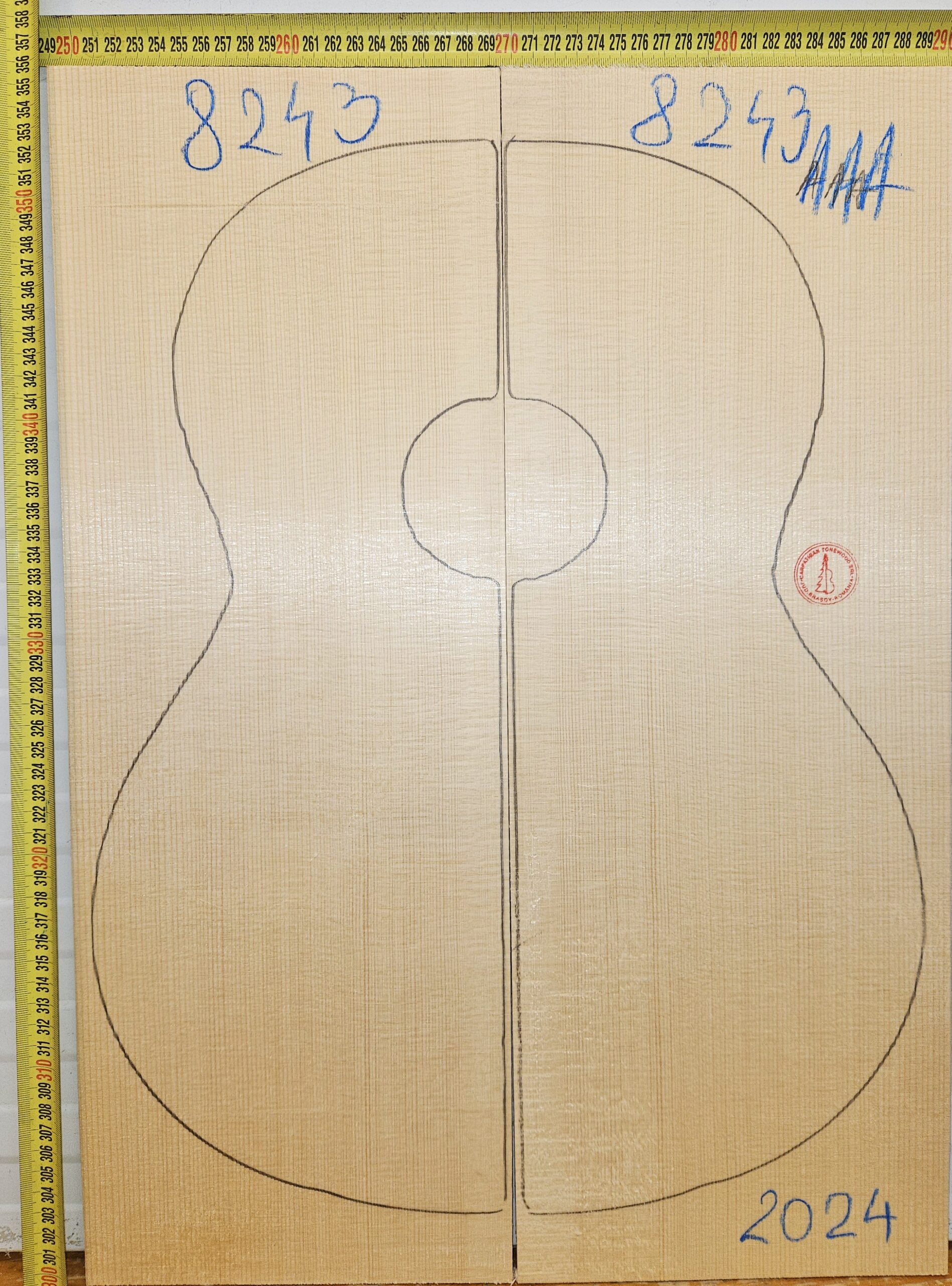 Guitar Classical No.8243 Top