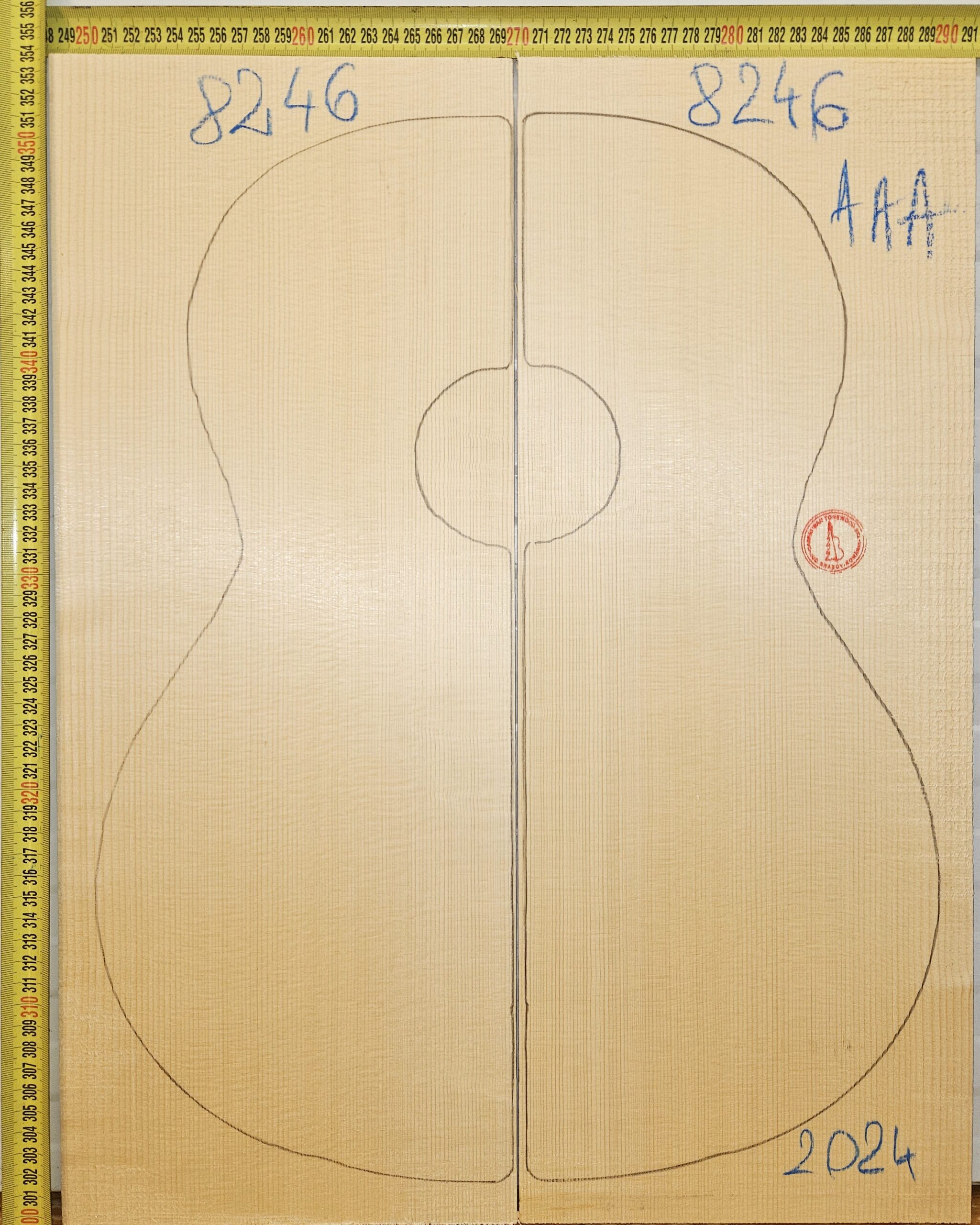 Guitar Classical No.8246 Top