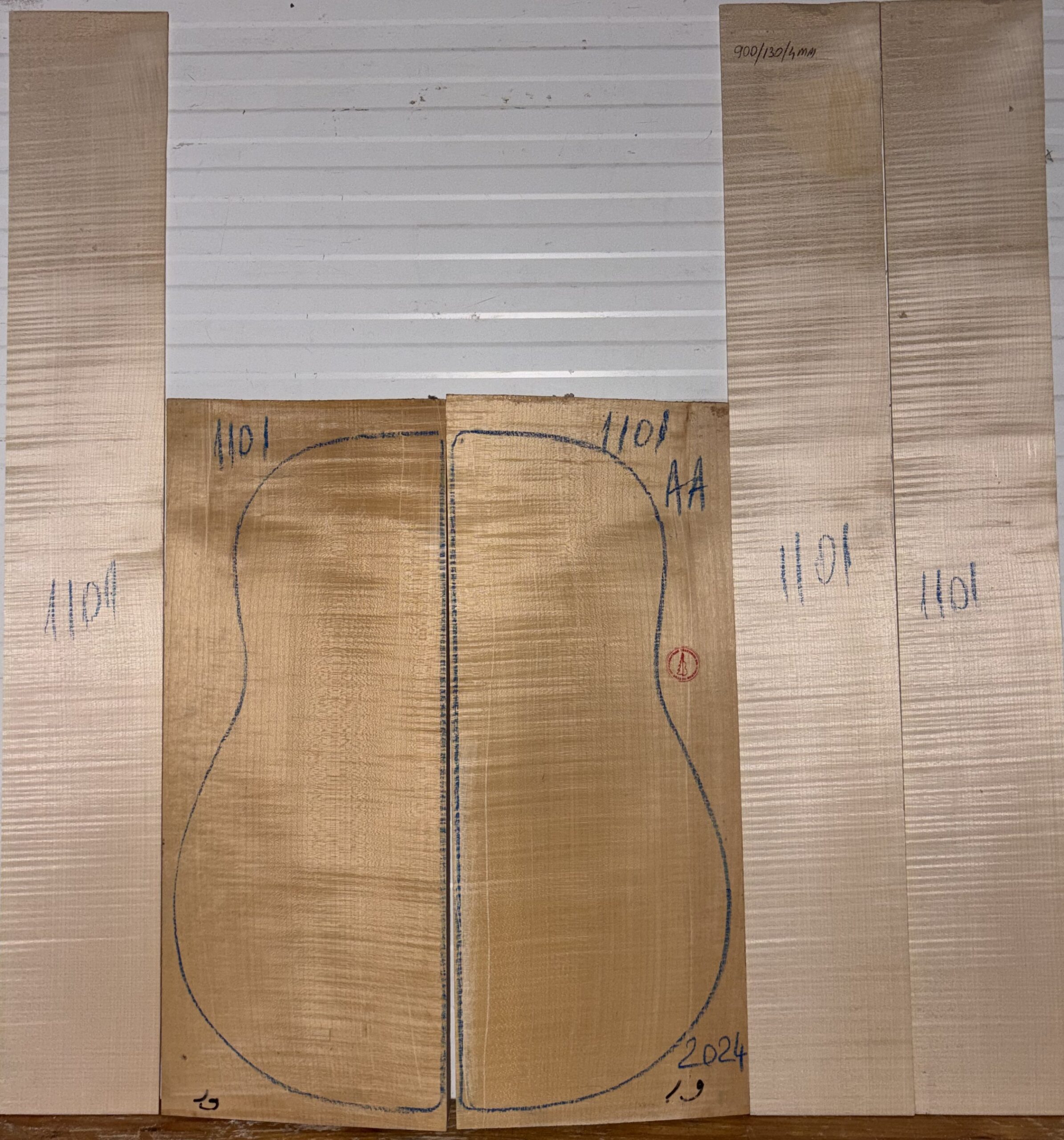 Guitar archtop No.1101 Back and Sides