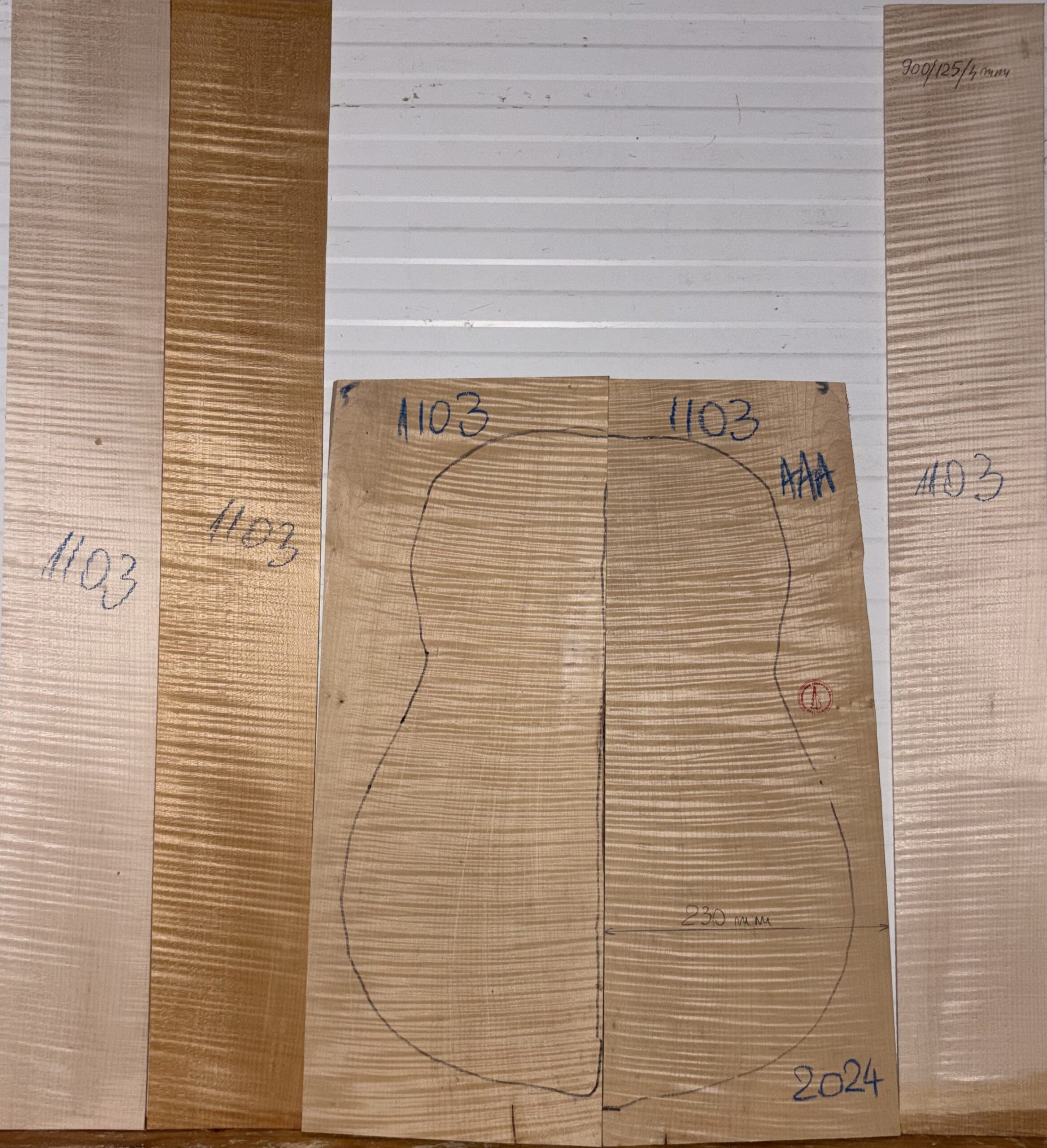 Guitar archtop No.1103 Back and Sides