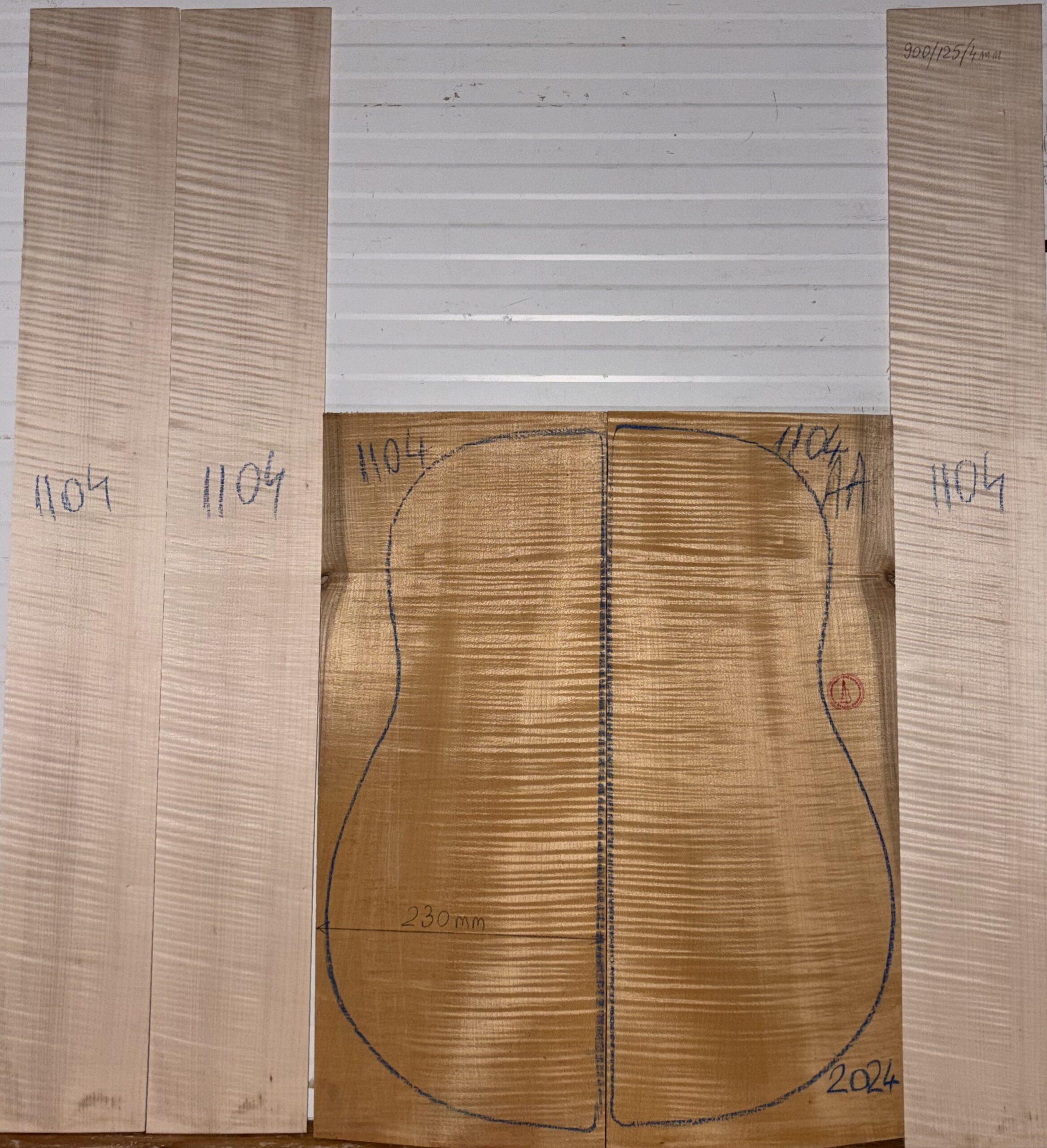 Guitar archtop No.1104 Back and Sides