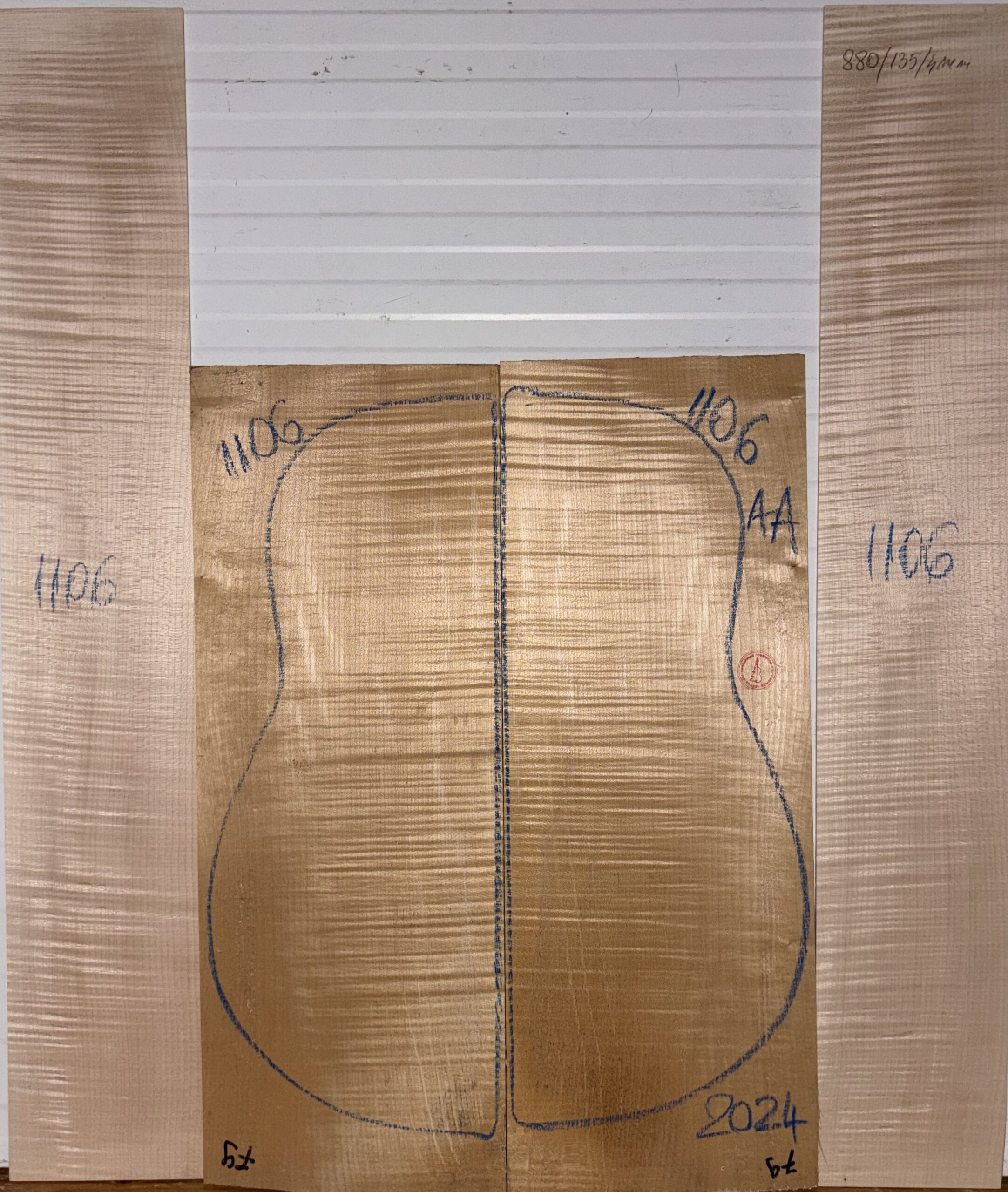 Guitar archtop No.1106 Back and Sides