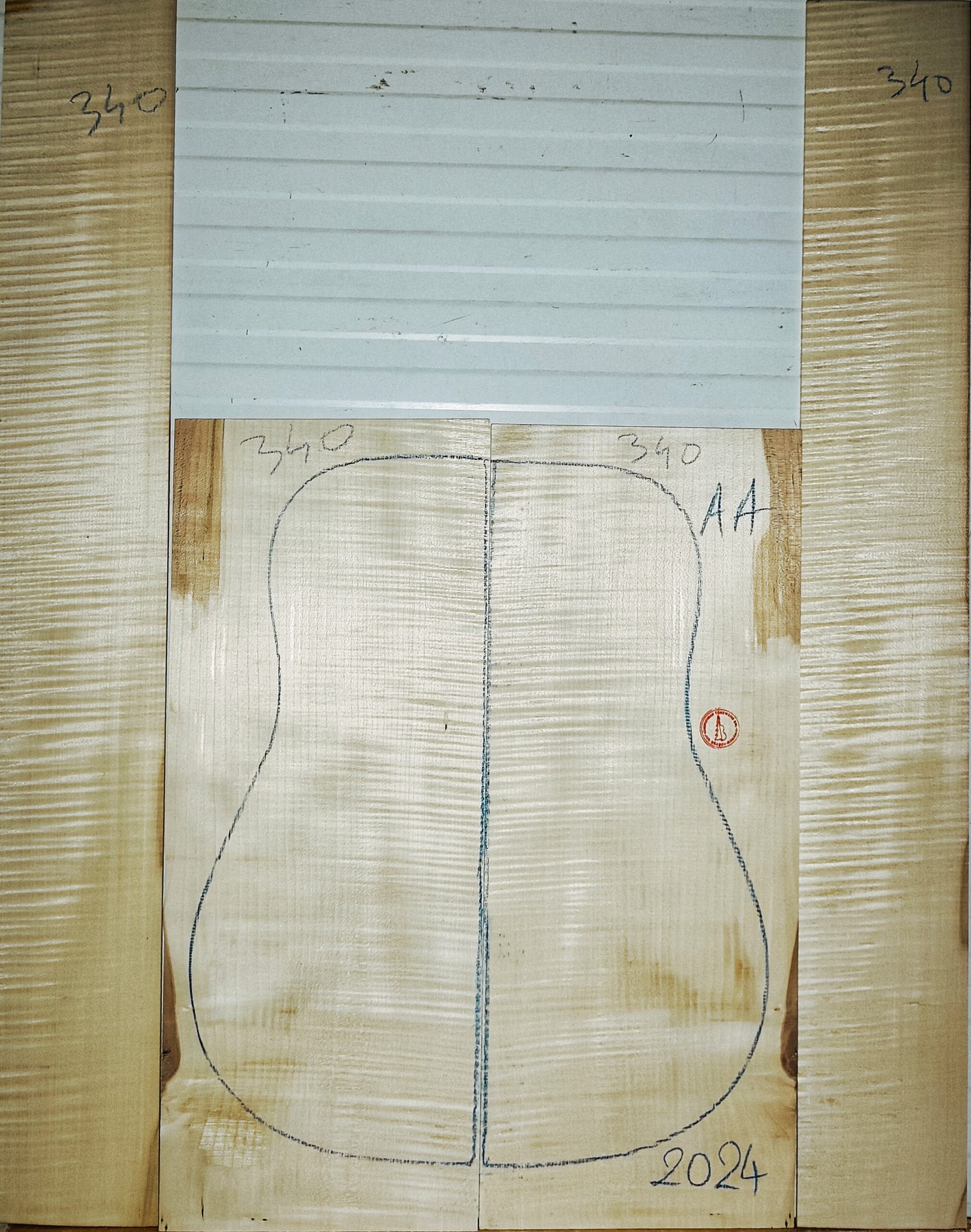 Guitar western No.340 Back and Sides