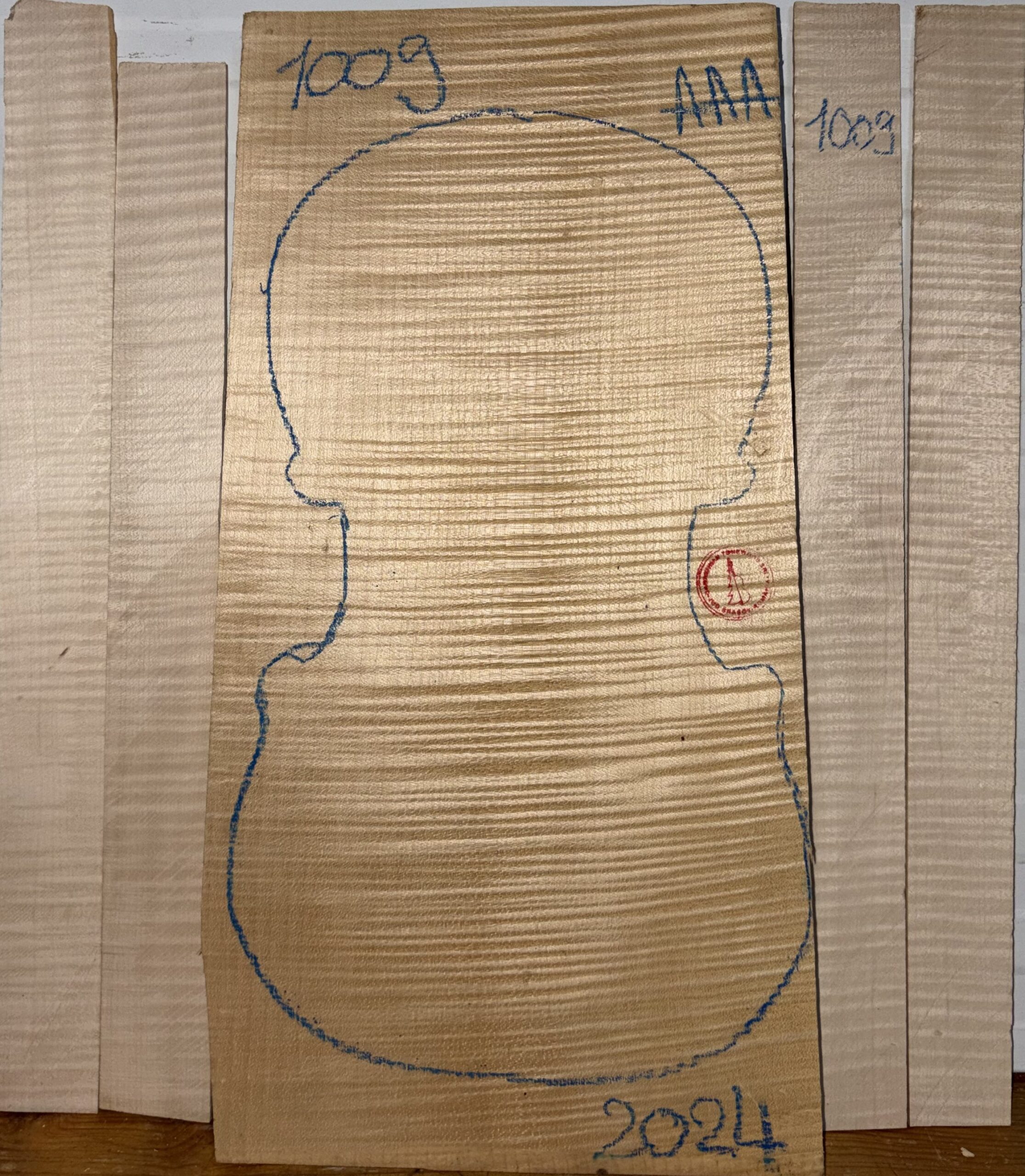 Violin No.1009 One piece Back and Sides