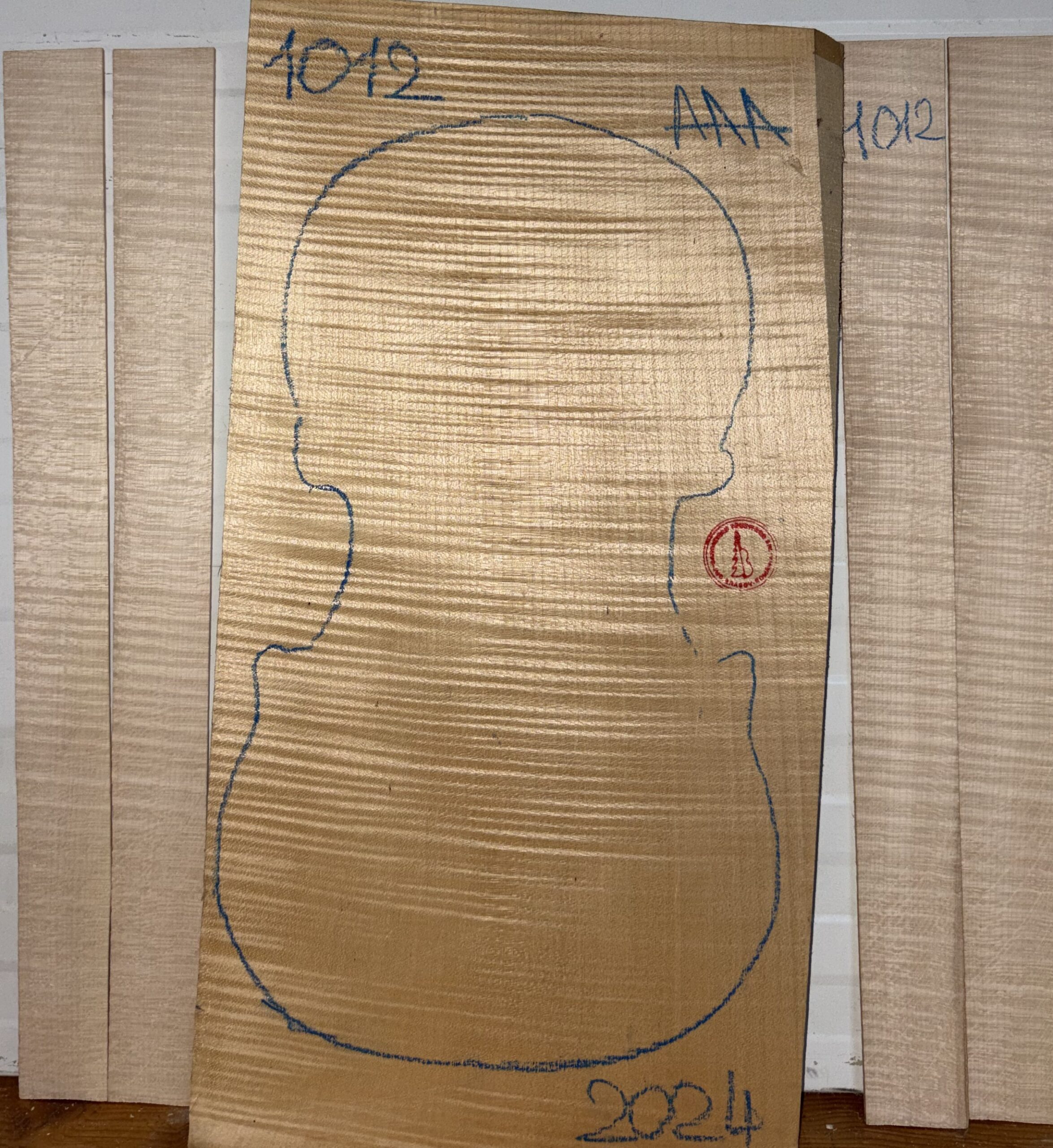 Violin No.1012 One piece Back and Sides