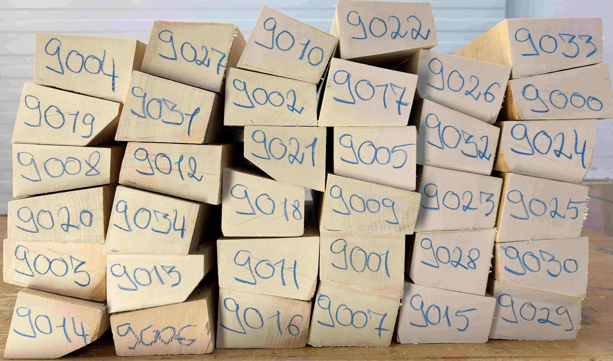 Violin Curly maple Neck No. 9029, AAA Grade - Image 2