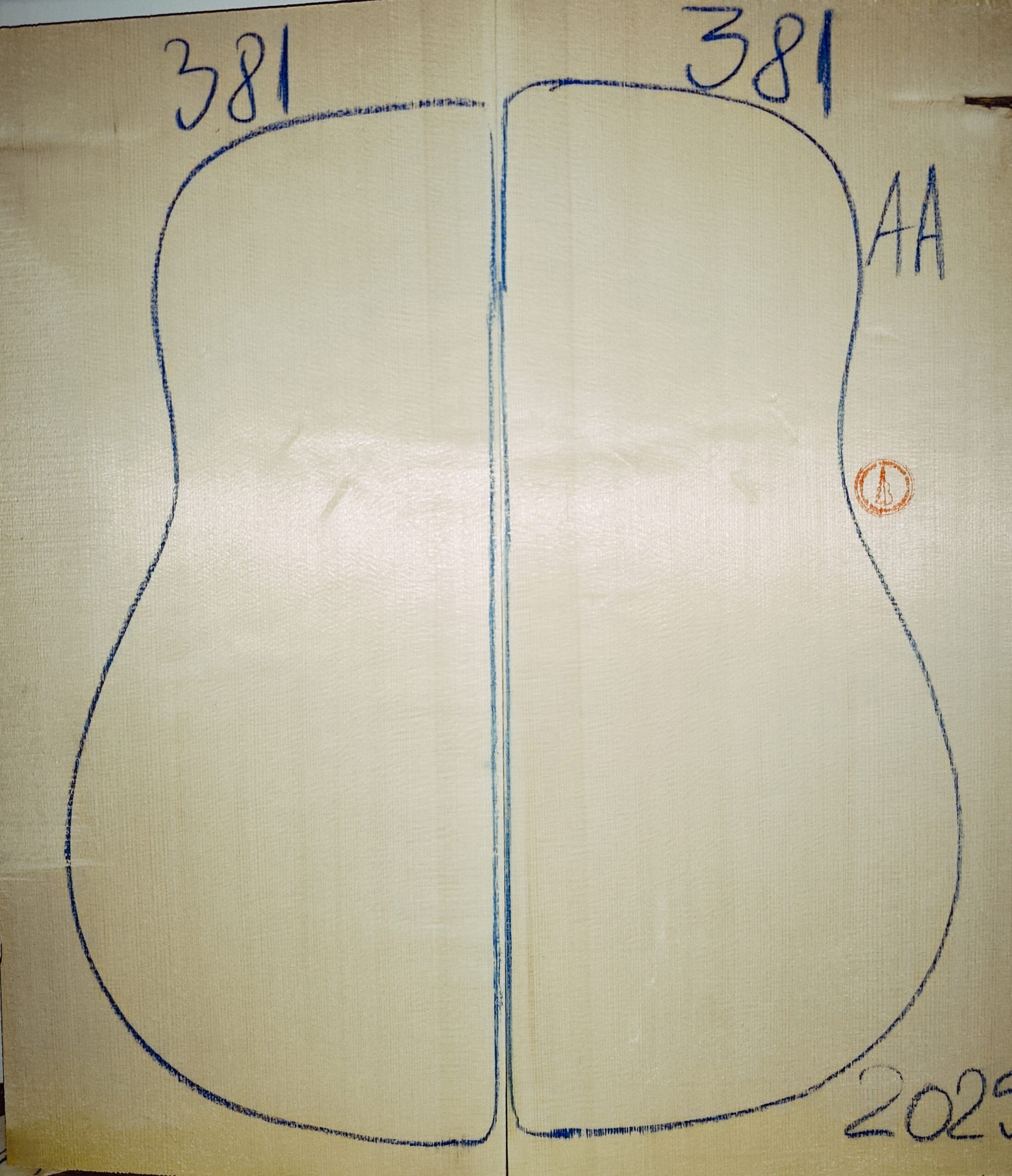 Guitar archtop No.381 Top