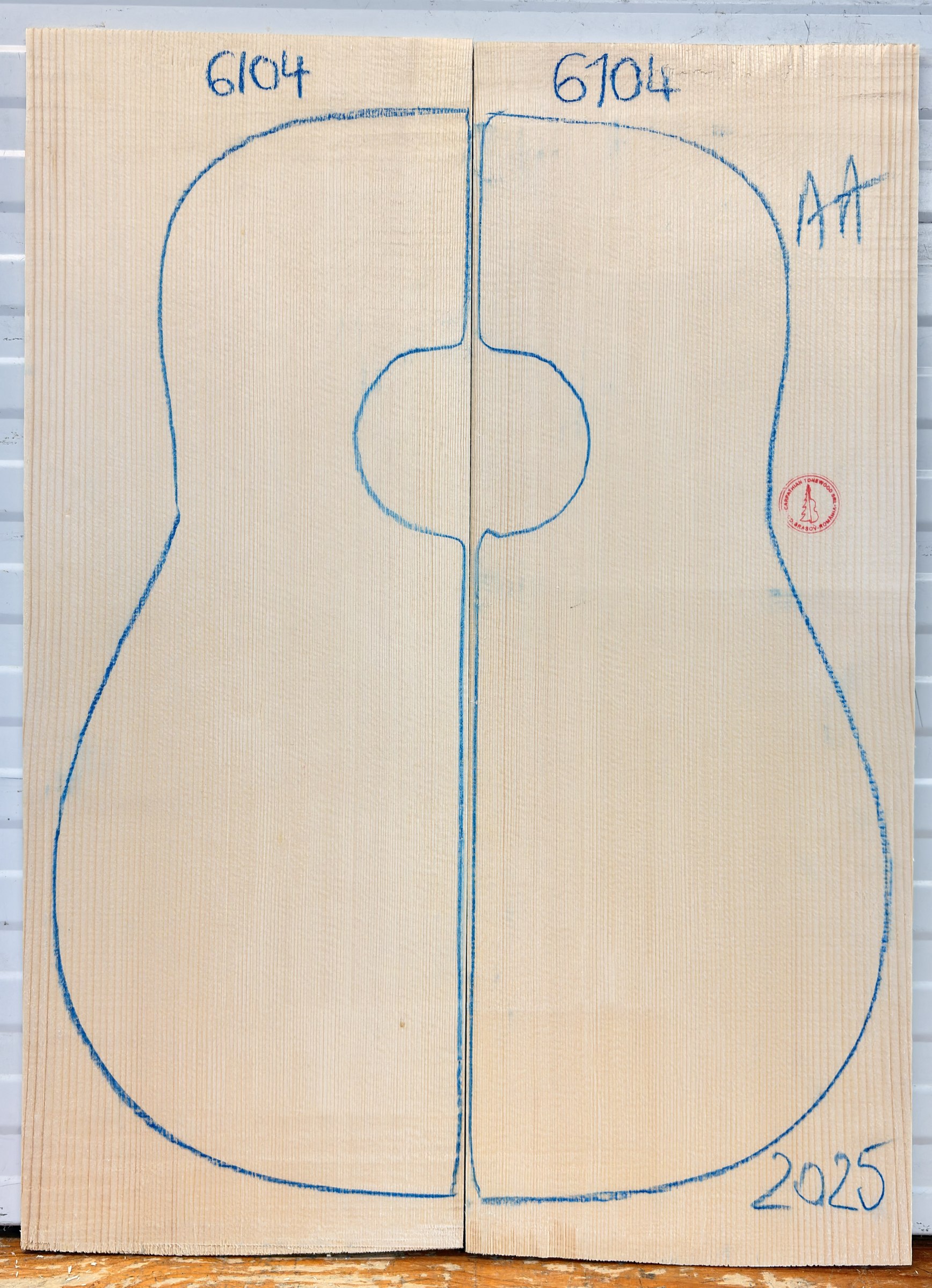 Acoustic Guitar No.6104 Top