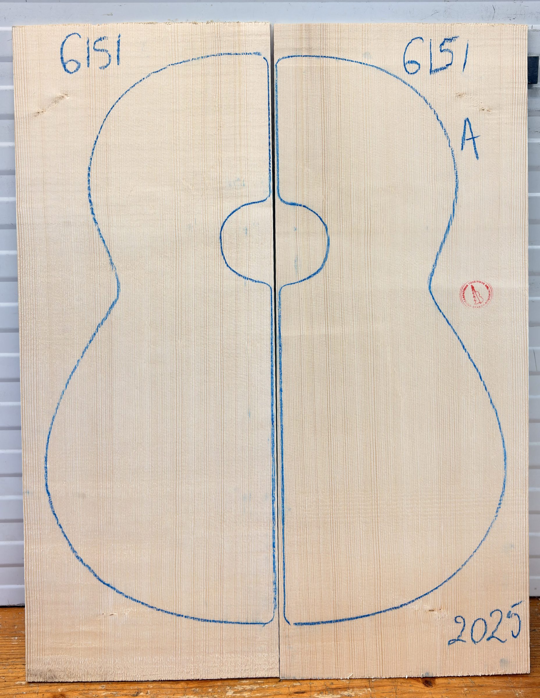 Acoustic Guitar No.6151 Top