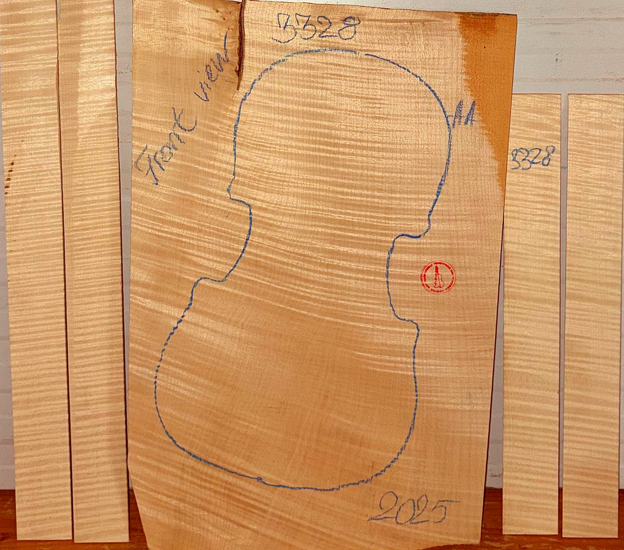 Violin No.3328 One piece Back and Sides